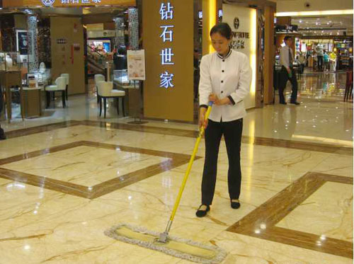 大堂推尘.jpg