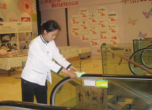 清洁扶手电梯1.jpg